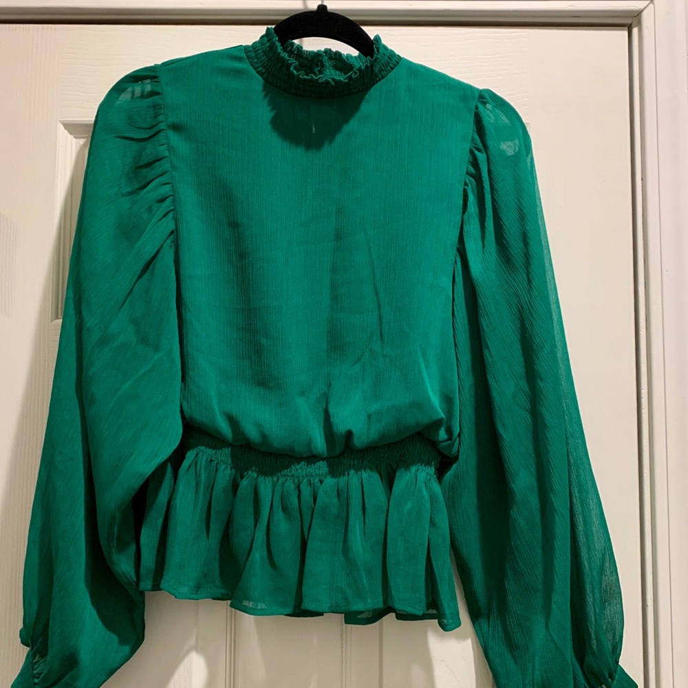 Balloon- sleeved blouse
